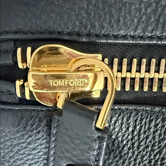 TOM FORD Elegant Black Leather Handbag - Picture 2 of 14